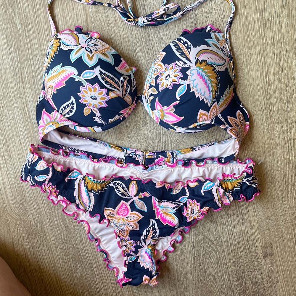 Shade & shore bikini small. NEW! 32b cup